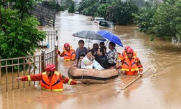 Bộ Y tế xuất cấp khẩn 4,2 triệu vi&#234;n s&#225;t khuẩn nước cho v&#249;ng lũ