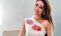 Mặc v&#225;y in h&#236;nh quốc kỳ Việt – Mỹ,  Kh&#225;nh V&#226;n g&#226;y sốt  khi đến Miss Universe