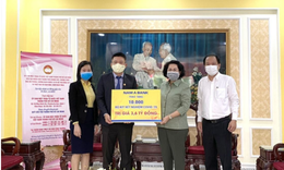 Nam A Bank trao tặng TP. Hồ Chí Minh 10.000 bộ kit xét nghiệm COVID-19