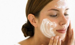 Bộ Y tế th&#244;ng tin th&#234;m về quy định c&#225;c chất d&#249;ng trong khăn ướt, sữa rửa mặt...