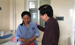 BV K tặng quà bệnh nhân là thân nhân gia đình thương binh, liệt sĩ