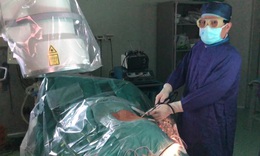 Nội soi cột sống 1 lỗ: Phục hồi nhanh, r&#250;t ngắn thời gian điều trị