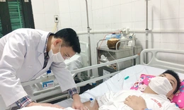 Thanh ni&#234;n 22 tuổi đ&#227; phải thay khớp h&#225;ng v&#236; hoại tử chỏm xương đ&#249;i giai đoạn 4