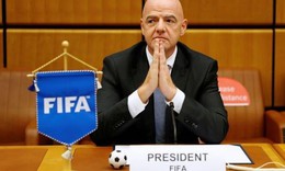 B&#243;ng đ&#225; s&#226;n cỏ liệu c&#243; th&#224;nh Futsal s&#226;n cỏ?