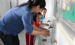 Khuyến c&#225;o phụ huynh đưa con em ti&#234;m vắc-xin ph&#242;ng ngừa c&#225;c bệnh truyền nhiễm