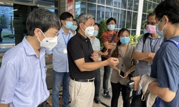 Thứ trưởng Nguyễn Trường Sơn kiểm tra công tác tiêm chủng cho công nhân tại TP.HCM