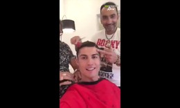 Ronaldo muốn fan tư vấn chọn kiểu t&#243;c để tr&#244;ng thật đẹp trai