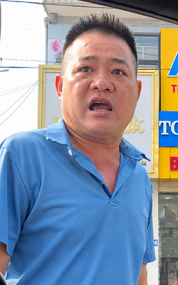 Xác minh clip người đàn ông nghi say rượu chặn ô tô, hành hung tài xế taxi