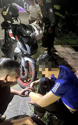 Đại úy công an lao xuống sông cứu nam thanh niên nhảy cầu ở Huế trong đêm