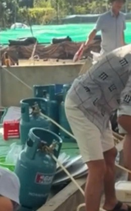 Dàn trai làng lắc chảo thoăn thoắt, nấu hàng trăm mâm cỗ cưới ở Phú Thọ