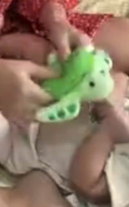 Màn hát ru con của mẹ bỉm sữa khiến dân mạng nghe mãi không chán