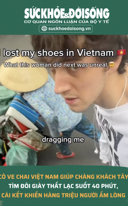 Cô ve chai cùng chàng trai Tây đi tìm đôi giày thất lạc suốt 40 phút, cái kết khiến hàng triệu người ấm lòng