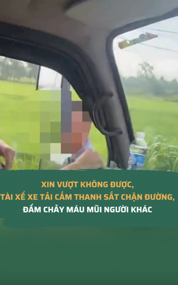 Xin vượt không được, tài xế xe tải cầm thanh sắt chặn đường, đấm chảy máu mũi người khác