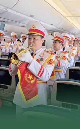 Giai điệu mừng Quốc khánh vang lên ở độ cao 10.000m trên chuyến bay Vietnam Airlines