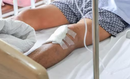 Nhiễm khuẩn Whitmore từ ổ vi&#234;m ở khớp gối, người đ&#224;n &#244;ng tổn thương đa cơ quan
