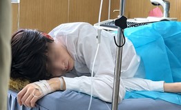 Chàng trai 25 tuổi mắc ung thư từ dấu hiệu tưởng vô hại khi đi vệ sinh