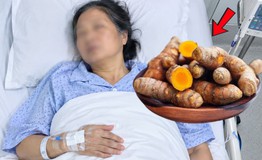 Người phụ nữ 57 tuổi suýt hỏng gan vì dùng nghệ theo cách này