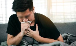 Ho đờm mùi giống phân do đường rò từ đại tràng lên phổi