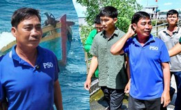 4 ngư dân bám mũi tàu cầu cứu giữa đêm, bật khóc tưởng không thể trở về