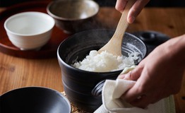 Tưởng bỏ cơm giúp hạ đường huyết, người phụ nữ bỗng mệt lả, rụng tóc từng nắm