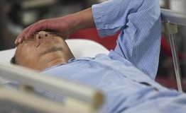 Đang trên bàn nhậu, người đàn ông bất ngờ gục xuống rồi ngưng tim