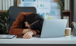 Ở nhà khỏe mạnh, đi làm mệt mỏi, xuống sắc vì không khí văn phòng ô nhiễm