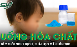 Bé 2 tuổi nguy kịch do uống nhầm hóa chất anh trai mang ở trường về
