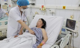 Nhiều ngày mệt mỏi nhưng ngại phiền con, người phụ nữ tái phát đột quỵ