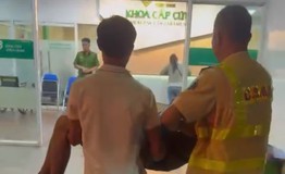 CSGT mở đường đưa người đàn ông bị nhồi máu cơ tim đi cấp cứu 