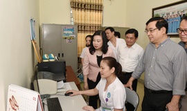 Bộ trưởng Đ&#224;o Hồng Lan l&#224;m việc về y tế cơ sở tại Nghệ An