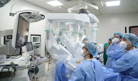 Đưa robot v&#224;o phẫu thuật nội soi cắt trọn khối ung thư gan tại Bệnh viện K