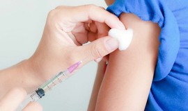 Ti&#234;m vaccine ph&#242;ng dại c&#243; hại cho sức khỏe kh&#244;ng?