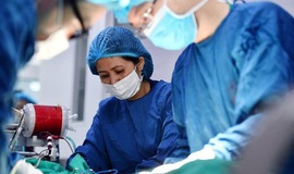 G&#243;p &#253; Dự thảo Văn kiện tr&#236;nh Đại hội XIV của Đảng: X&#226;y dựng hệ thống Y tế Việt Nam c&#244;ng bằng, chất lượng, hiệu quả v&#224; bền vững