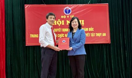 Bộ trưởng Đ&#224;o Hồng Lan trao quyết định bổ nhiệm Gi&#225;m đốc Trung t&#226;m Phục hồi chức năng người khuyết tật Thuỵ An