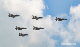 M&#225;y bay trinh s&#225;t Yak-130 ‘x&#233; m&#226;y’, tạo khoảnh khắc ngoạn mục
