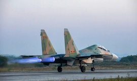 [TRỰC TIẾP] Đội bay SU-30MK2 diễn tập tr&#234;n bầu trời Quảng trường Ba Đ&#236;nh