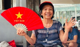 Người phụ nữ cả 4 lần đi xem hợp luyện, sơ duyệt v&#224; tổng duyệt diễu binh, diễu h&#224;nh