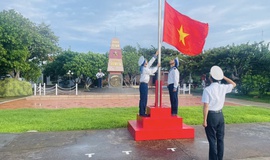 ‘L&#225; chắn th&#233;p’ nơi đầu s&#243;ng hướng về ng&#224;y Quốc kh&#225;nh 2/9