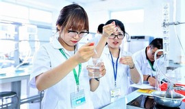 Mở rộng ch&#237;nh s&#225;ch hỗ trợ học ph&#237;, học bổng cho sinh vi&#234;n y khoa