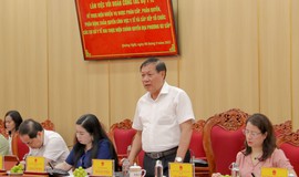 Thứ trưởng Đỗ Xu&#226;n Tuy&#234;n l&#224;m việc về sắp xếp, tổ chức cơ sở y tế khi thực hiện ch&#237;nh quyền địa phương 2 cấp tại Quảng Ng&#227;i
