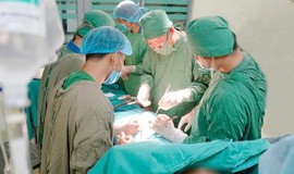 Đại phẫu '6 trong 1' cứu bệnh nhân mắc ung thư buồng trứng giai đoạn muộn