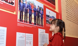 Triển lãm 'Từ Đại hội đến Đại hội' góp phần tái hiện chặng đường phát triển vẻ vang của Đảng