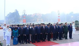 Lãnh đạo Đảng, Nhà nước, đại biểu dự Đại hội XIV vào Lăng viếng Chủ tịch Hồ Chí Minh