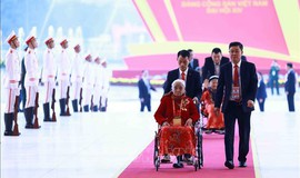 Đại biểu đến dự khai mạc Đại hội XIV của Đảng