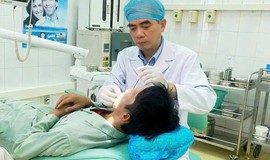 Bị gấu tấn công khi đi rừng, người đàn ông nguy kịch với khuôn mặt biến dạng