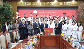 Thứ trưởng Trần Văn Thuấn thăm, kiểm tra công tác y tế dịp Tết Bính Ngọ tại 3 bệnh viện của Hà Nội