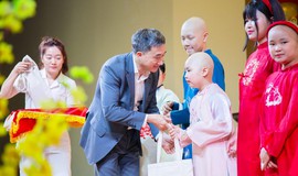 Thứ trưởng Trần Văn Thuấn chúc Tết, tặng quà bệnh nhi tại Viện Huyết học – Truyền máu TW