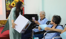 Thùng phiếu lưu động giúp người yếu thế không bị bỏ lại trong ngày hội bầu cử