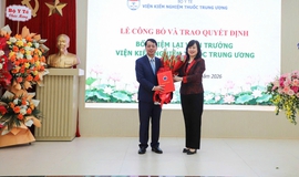 Bộ trưởng Đào Hồng Lan trao Quyết định bổ nhiệm lại Viện trưởng Viện Kiểm nghiệm thuốc Trung ương