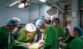 Đau bụng kéo dài bệnh nhân được phát hiện mắc cùng lúc 2 ung thư nguyên phát